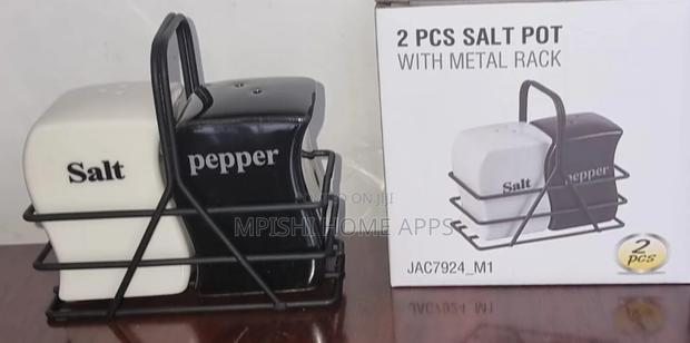 Salt and Pepper Shaker - thumbnail 6