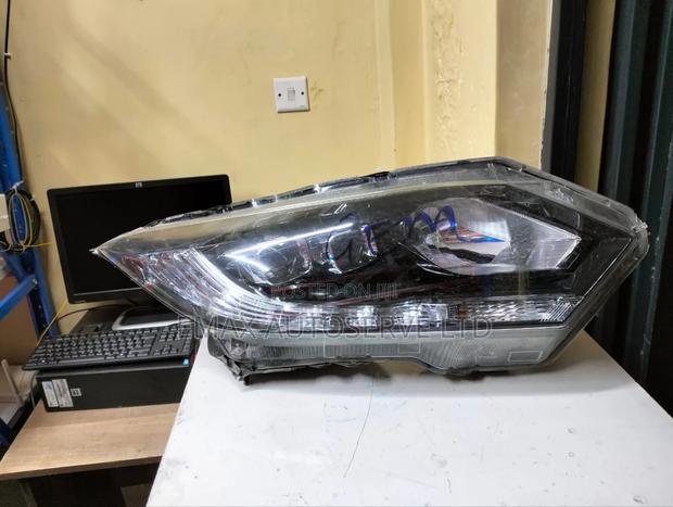 Headlight Honda Vezel 2015 Xenon - main view