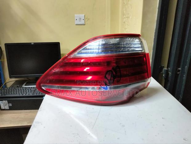 Taillight Toyota Crown 2014 Bluish Left Side - main view