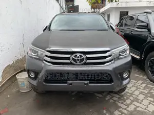 Toyota Hilux SR5 4x4 2017 Gray