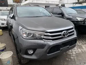 Toyota Hilux SR5 4x4 2017 Gray