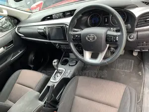 Toyota Hilux SR5 4x4 2016 Red