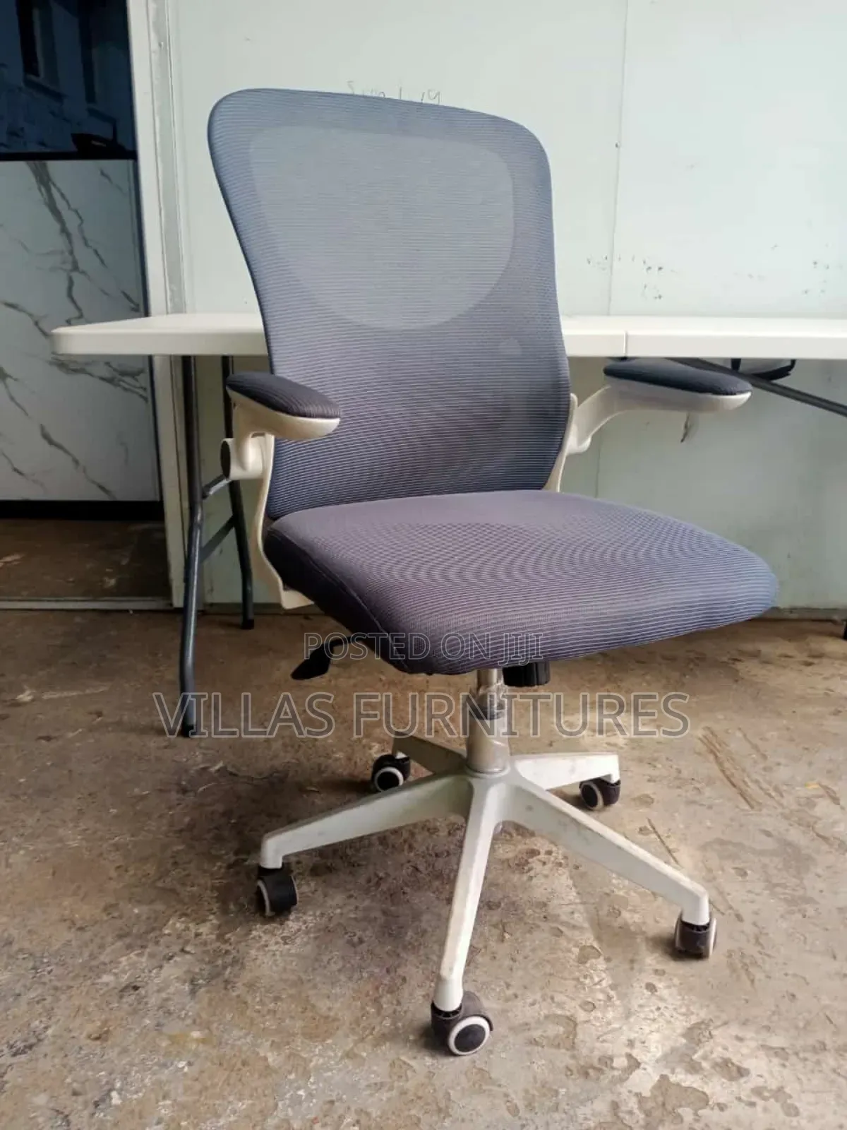 Adjustable Arms Chair