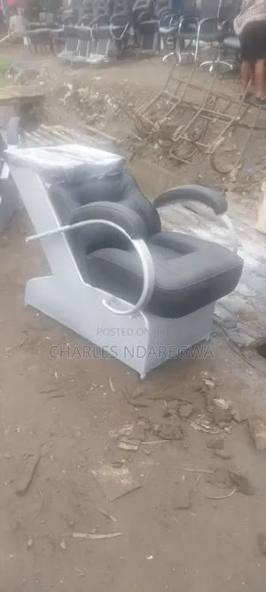 Creative Vintage Farmhouse Barbershop Chair Model