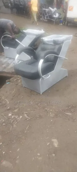 Creative Vintage Farmhouse Barbershop Chair Model