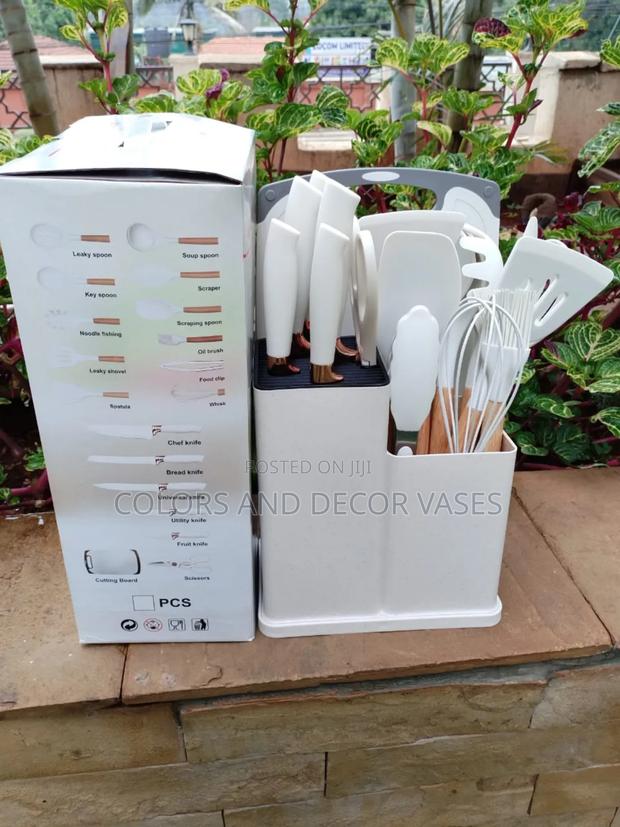 19 Pc Silicone Spoon
Black, White, Grey and Green. - main view