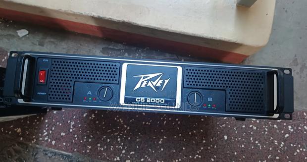 Peavey Cs2000 Power Amplifier - main view