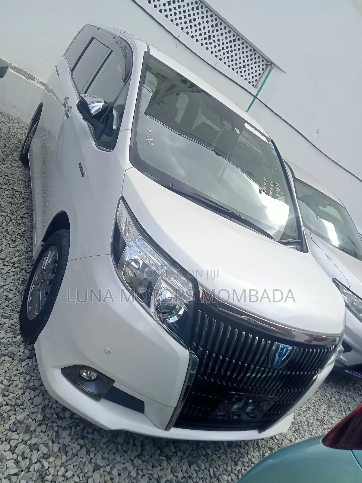 Toyota Esquire 2017 White