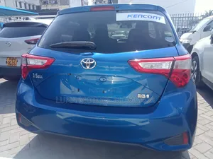 Toyota Vitz 2017 Blue