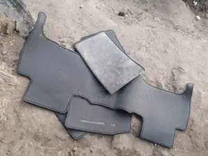 Toyota Land Cruise V8 Floor Mats