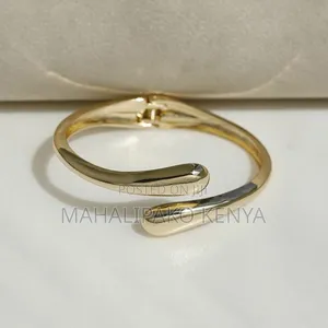 Women Classy Bracelet