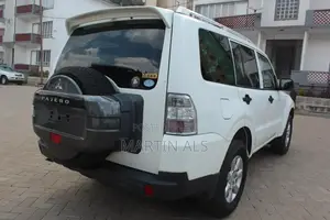 Mitsubishi Pajero V90 3.0 GR 2017 White
