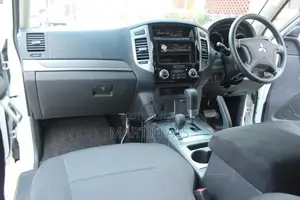 Mitsubishi Pajero V90 3.0 GR 2017 White
