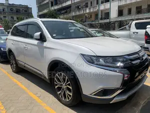 Mitsubishi Outlander SE FWD 2017 White