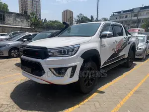Toyota Hilux SR5+ 4x4 2017