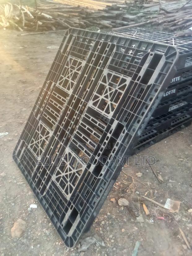 Plastic Pallets (Heavy Duty/Store