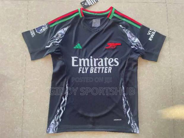 Arsenal Jearsy Home, Away and Third Kit - main view