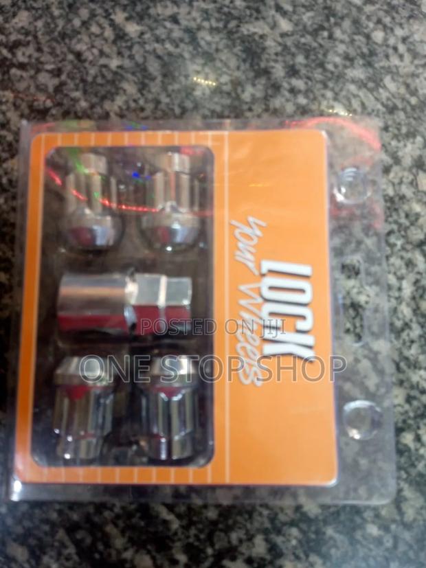 Lock Nuts With 2 Special Keys for Different Car Models - thumbnail 3