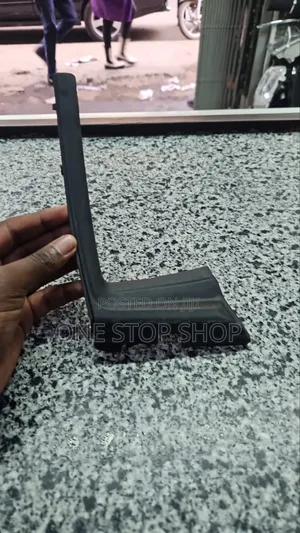 Vitz Windscreen Finisher