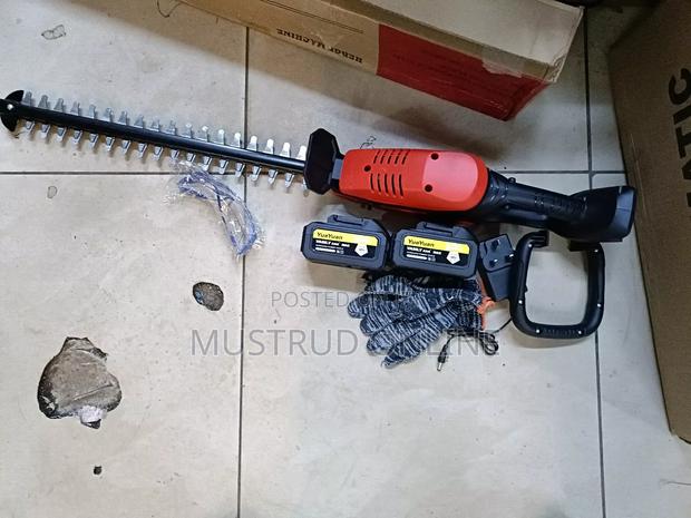 Hedge Trimmer/ Cordless Hedge Trimmer With 2 Batteries