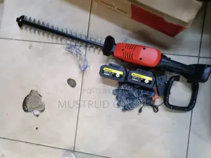 Hedge Trimmer/ Cordless Hedge Trimmer With 2 Batteries