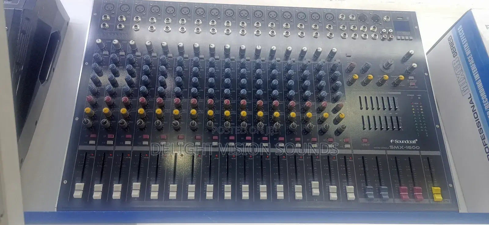 Plain Mixer 16 Channel