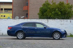 Toyota Crown 2017 Blue