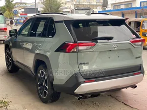Toyota RAV4 2019 Green