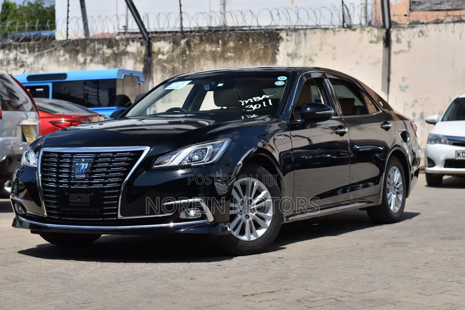 Toyota Crown 2017 Black
