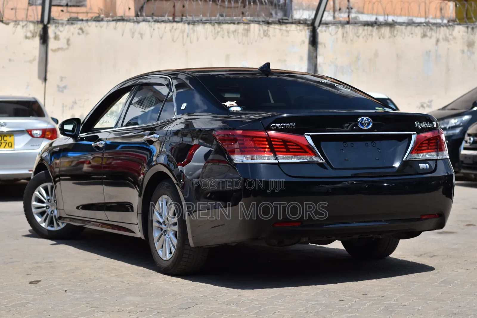 Toyota Crown 2017 Black