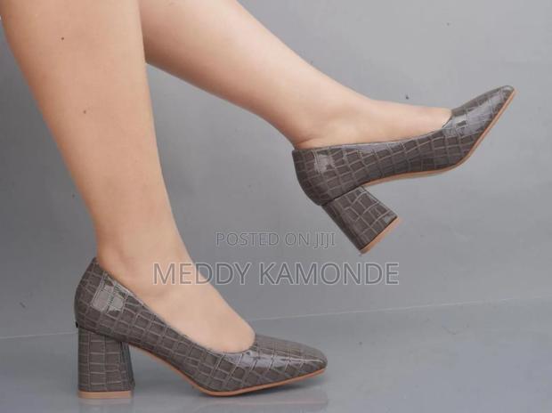 Sleek Office Look Chunky Heels - thumbnail 2