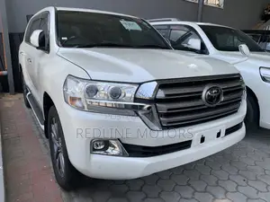 Toyota Land Cruiser 4.6 V8 ZX 2017 White