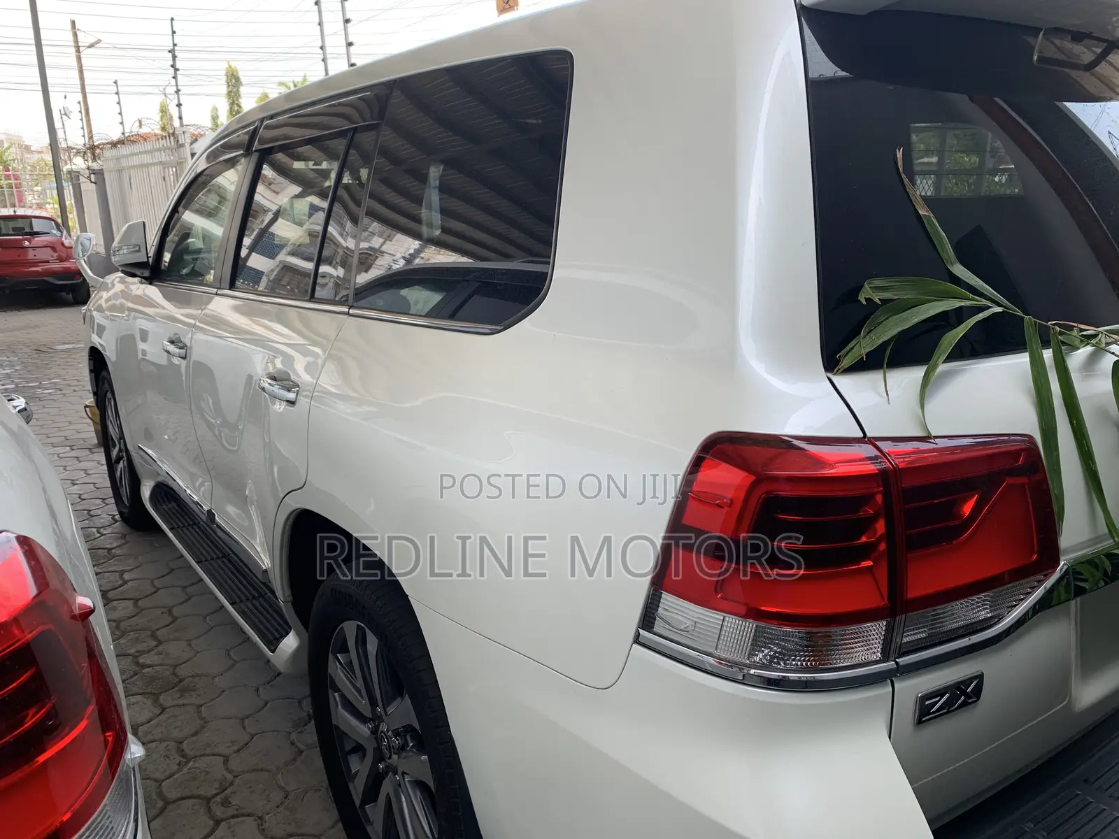 Toyota Land Cruiser 4.6 V8 ZX 2017 White