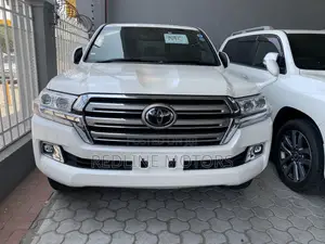 Toyota Land Cruiser 4.6 V8 ZX 2017 White
