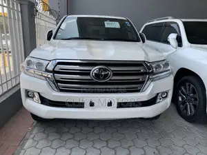 Toyota Land Cruiser 4.6 V8 ZX 2017 White