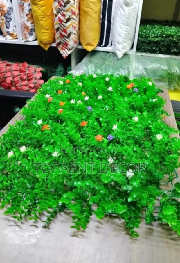 Leafy and Flowered Boxwood Hedge Panels - main view