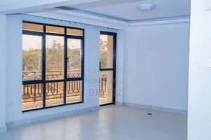 3bdrm Apartment in 3/4 Br + Sq, Parklands/Highridge for rent