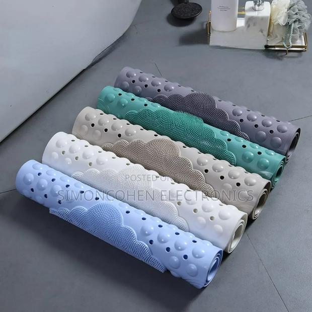 Antislip Bathroom Mat With Foot Scrub - thumbnail 3