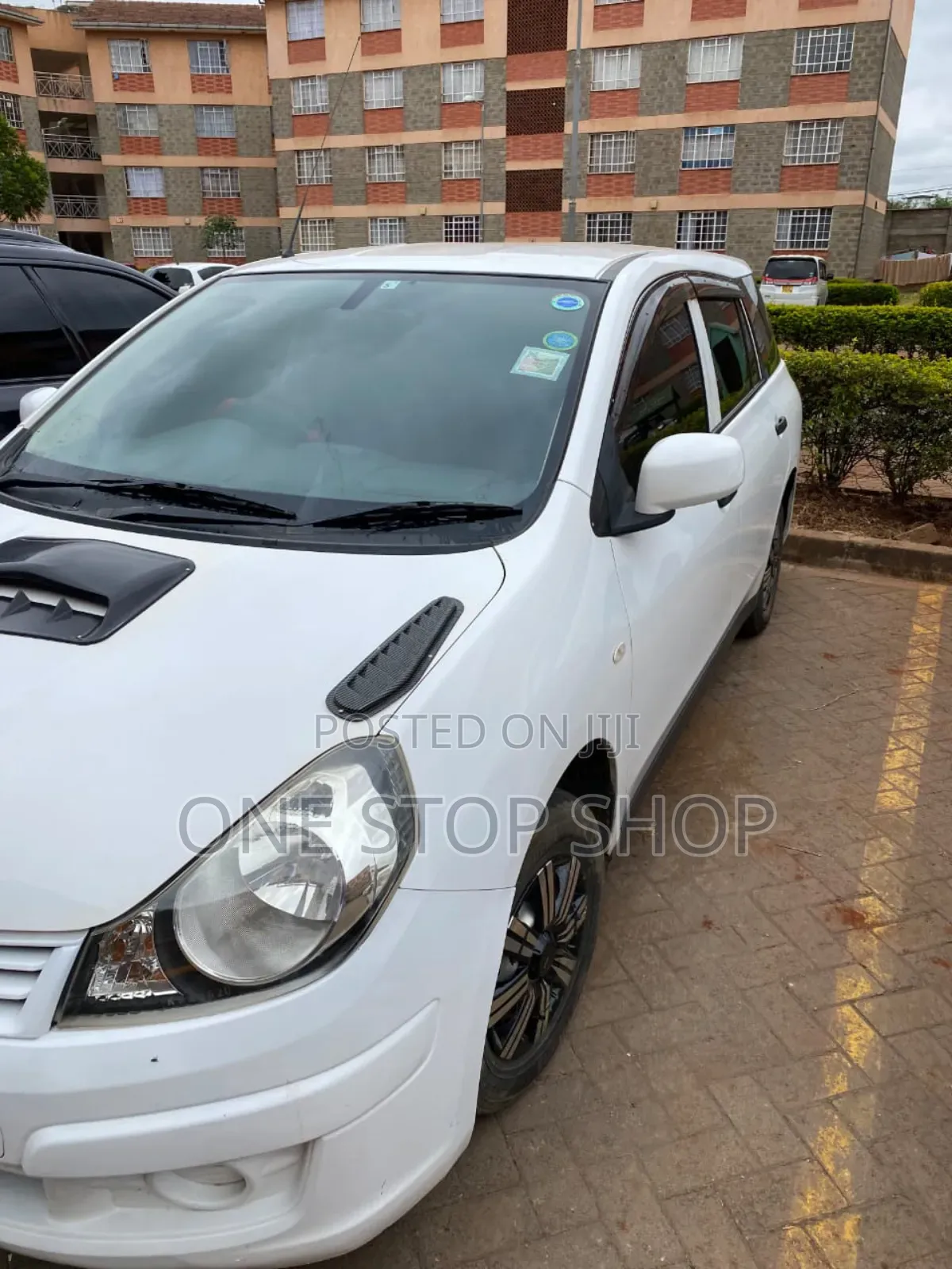 Car Fitted With Bonnet Scoop and 2pcs Side Vents