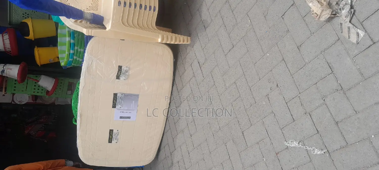 6 Seated Plastic Table