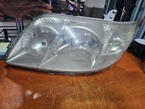 Nze 2005 Non Zenon Headlight