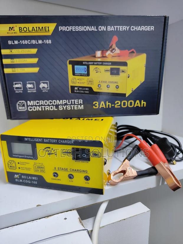 Car Charger Battery. 12/ 24 Volts Automatic Charger.
