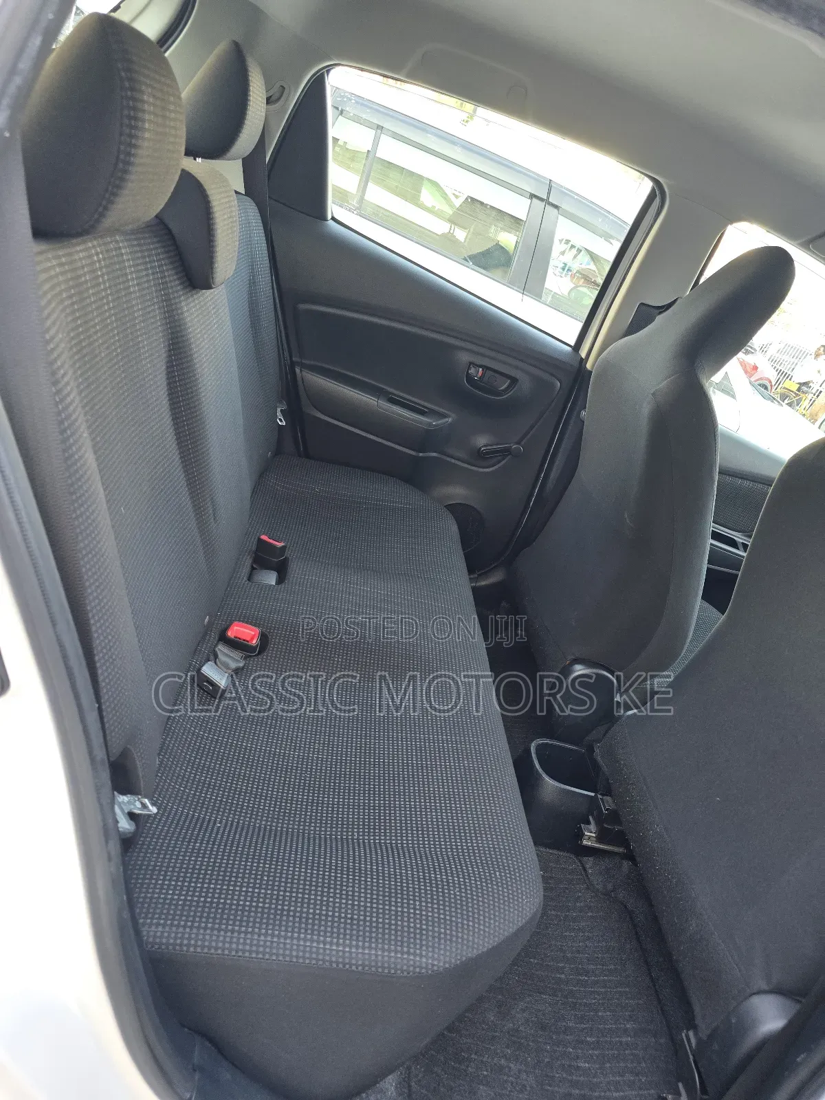 Toyota Vitz 1.3 FWD 5dr 2018 White