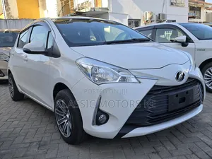 Toyota Vitz 1.3 FWD 5dr 2018 White
