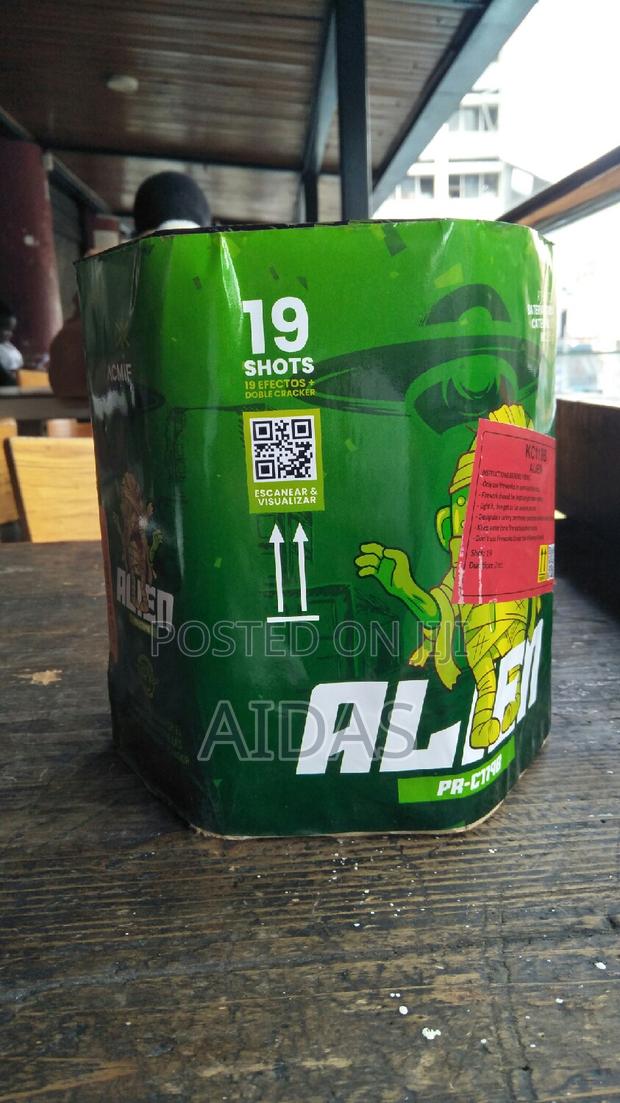 19 Shots Alien Outdoor Firework - main view