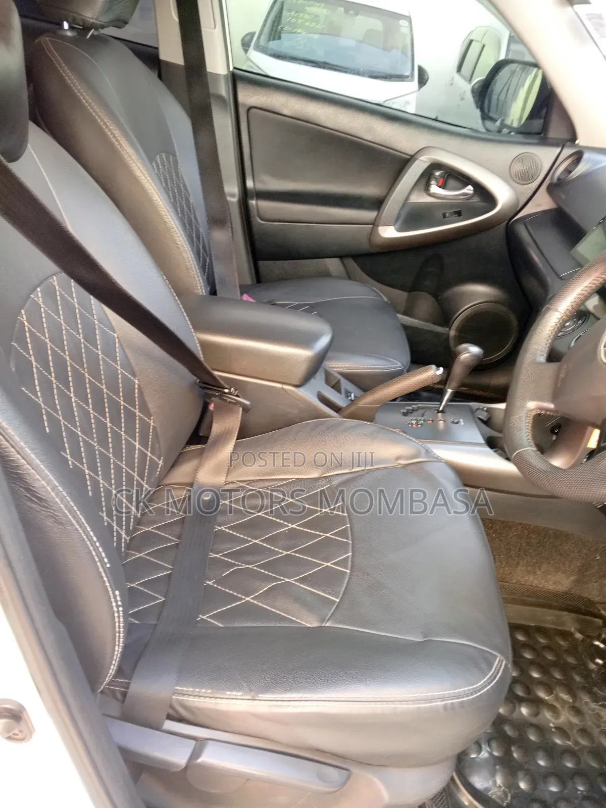 Toyota Vanguard 2013 White
