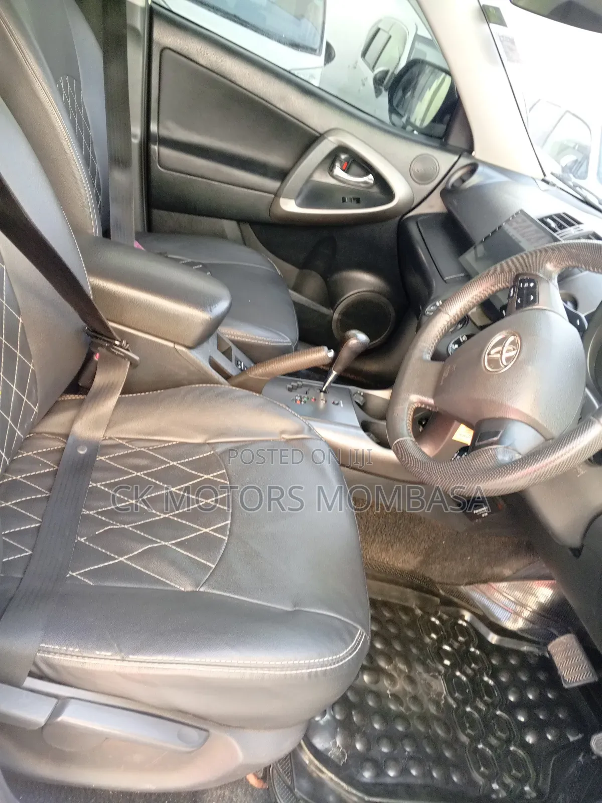 Toyota Vanguard 2013 White