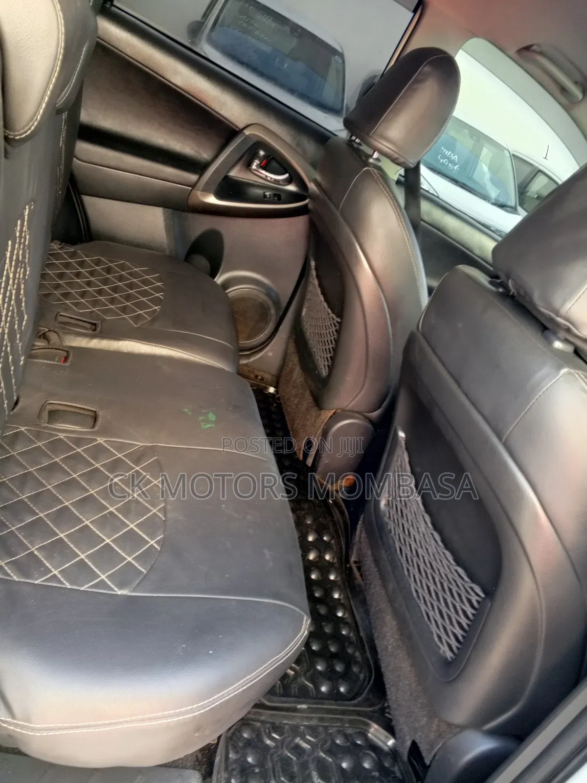 Toyota Vanguard 2013 White