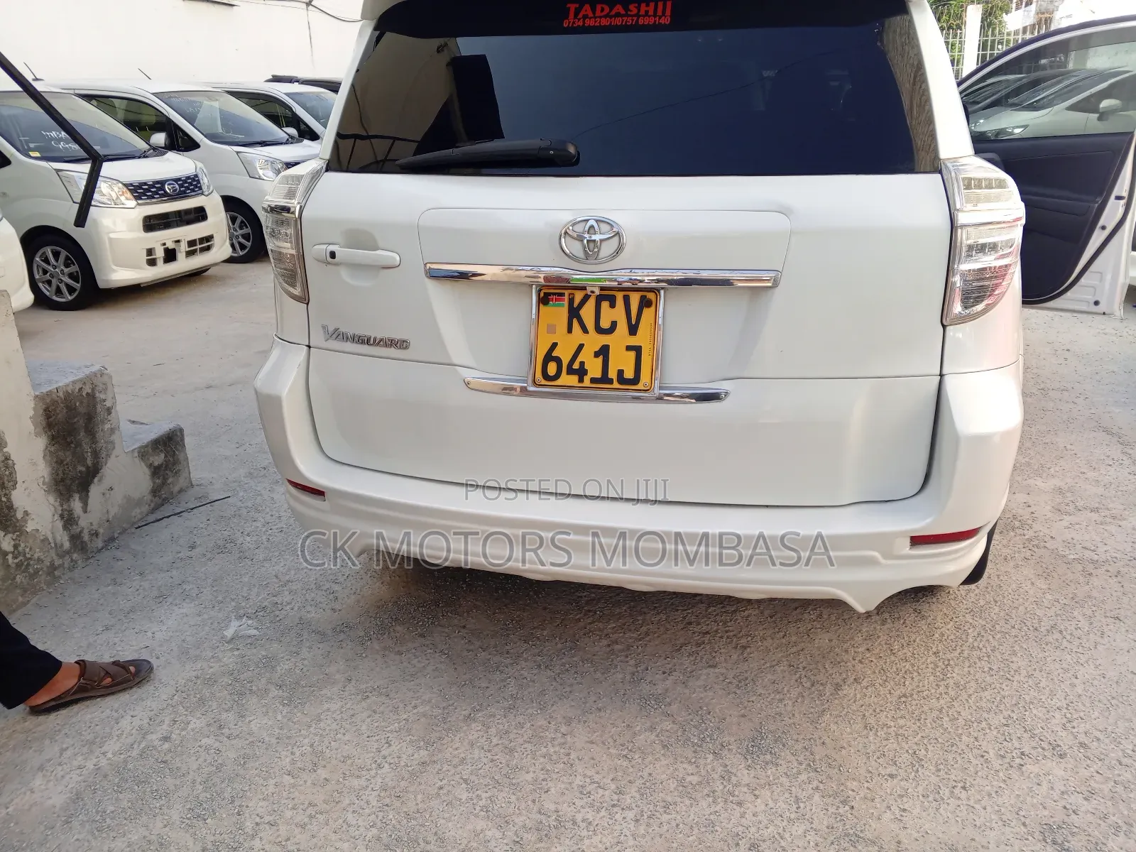 Toyota Vanguard 2013 White
