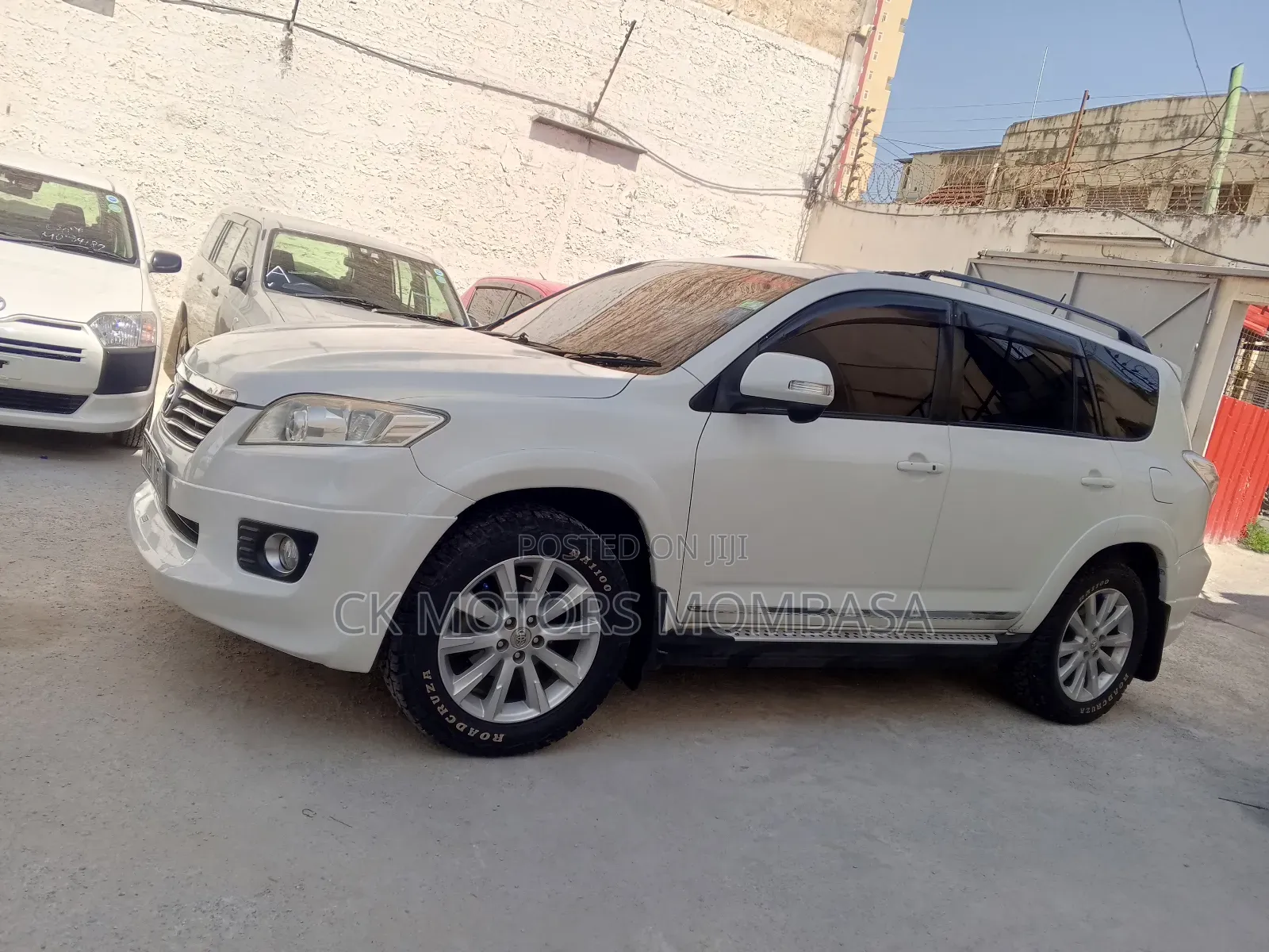 Toyota Vanguard 2013 White